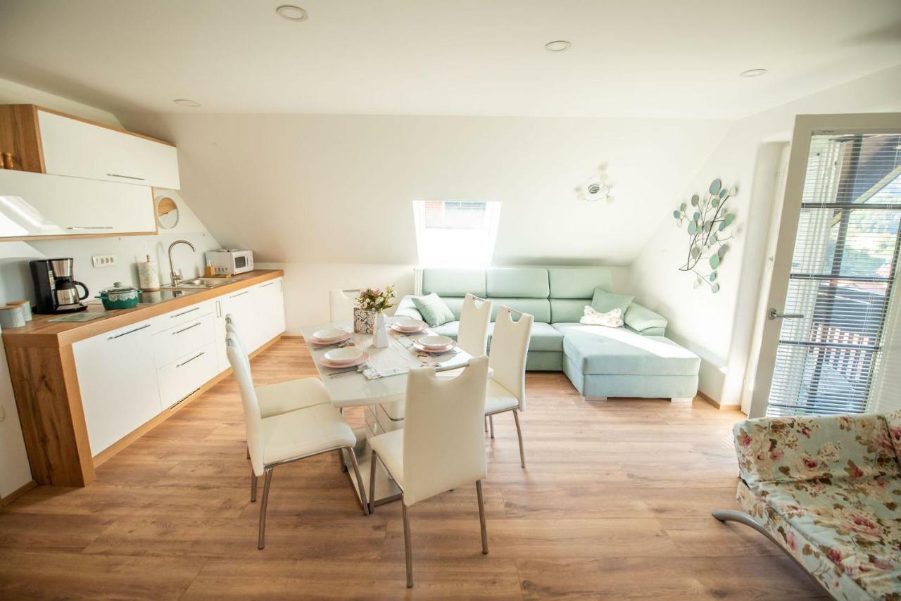 Apartmaji Urska ラーシュコ エクステリア 写真