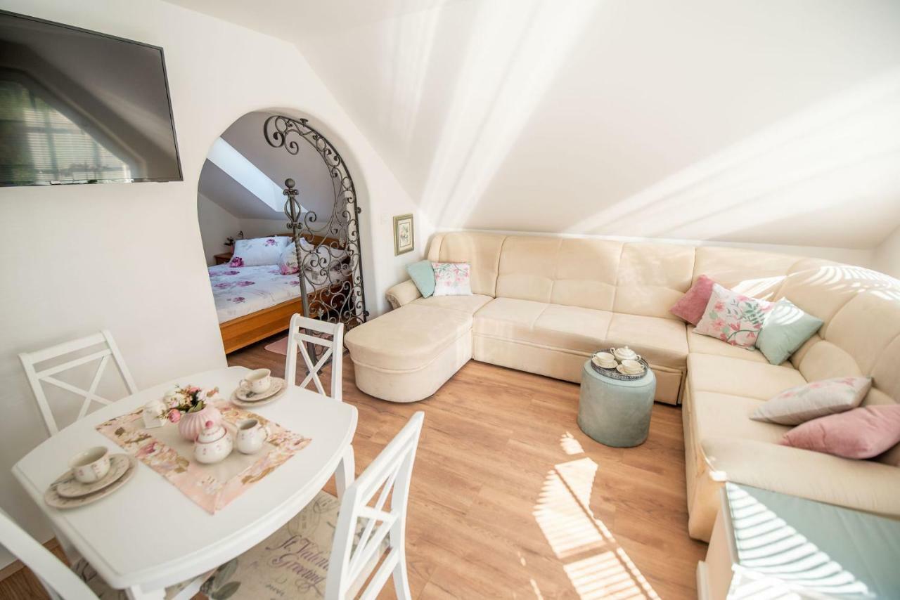 Apartmaji Urska ラーシュコ エクステリア 写真