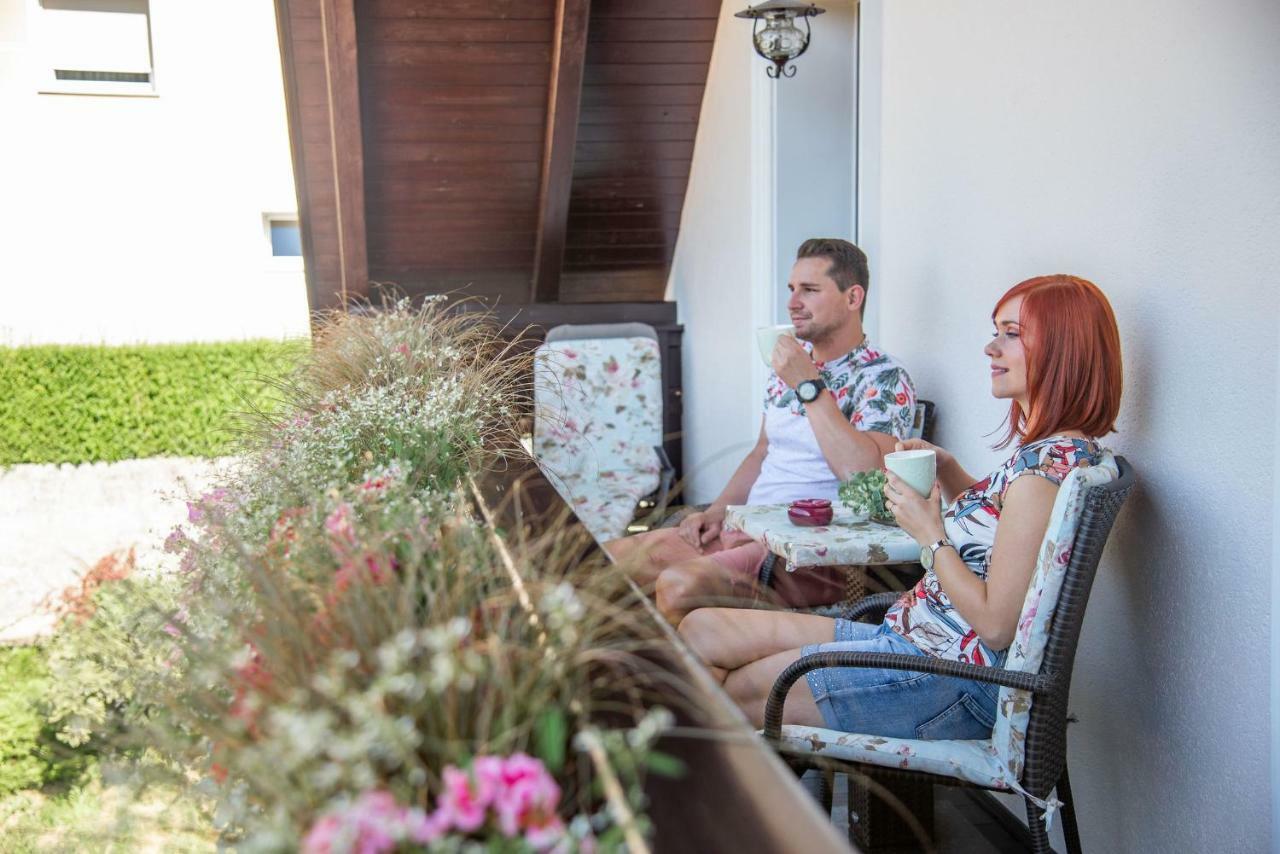 Apartmaji Urska ラーシュコ エクステリア 写真