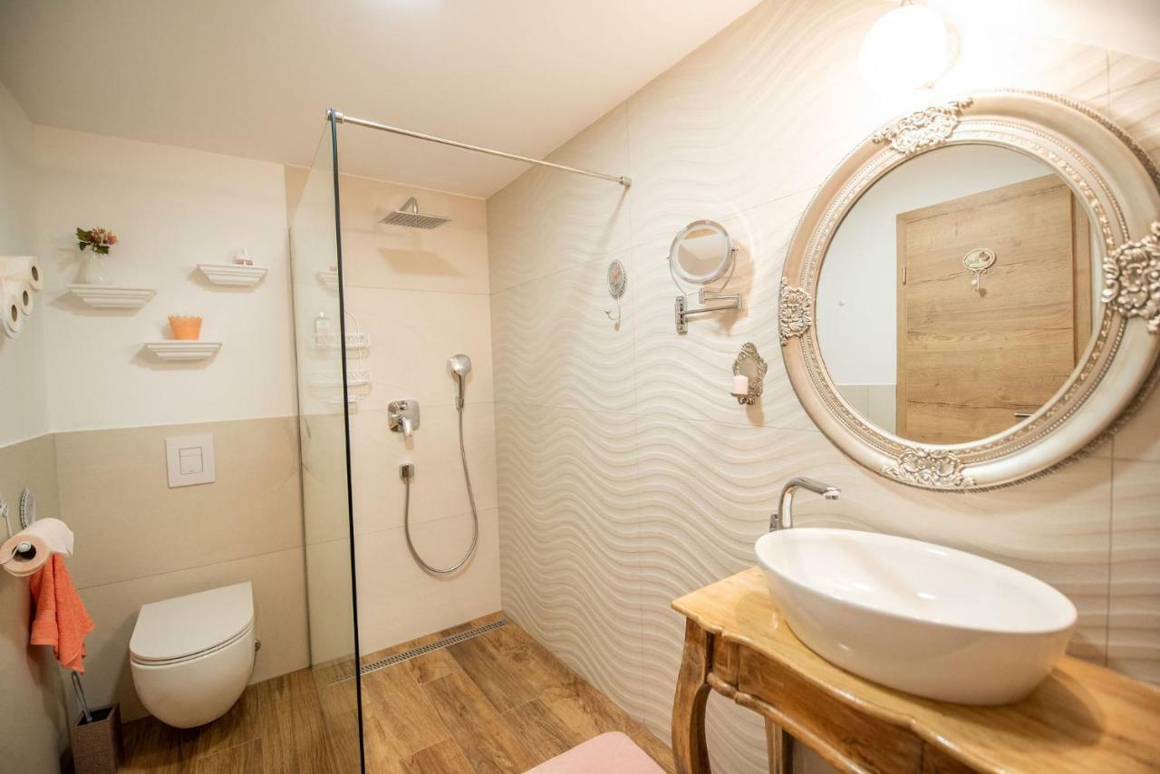 Apartmaji Urska ラーシュコ エクステリア 写真